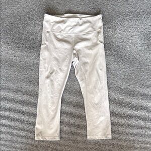 Athleta Ultimate Stash Pocket Capri Leggings Tights Beige Cream White Medium